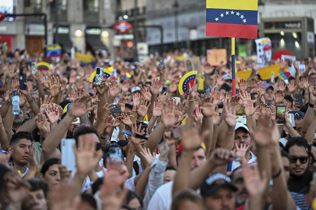 Venezolanos en España piden que no cese la presión internacional contra Maduro