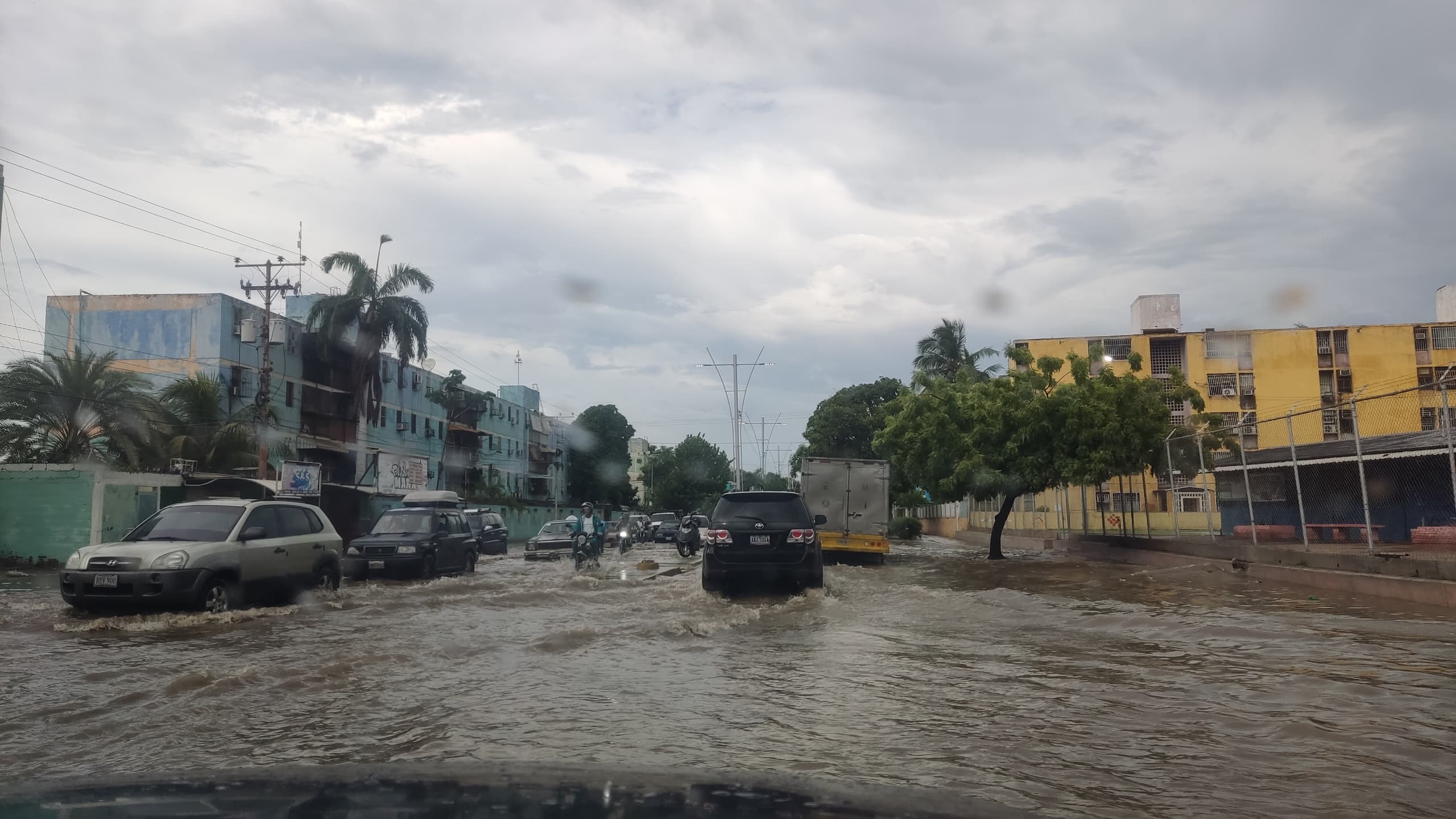 Aguacero colapsó calles y avenidas de la zona norte de Anzoátegui