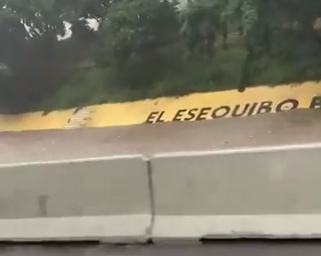 El río Guaire pasó el límite de alerta por la intensa lluvia de este #2Sep (Video)