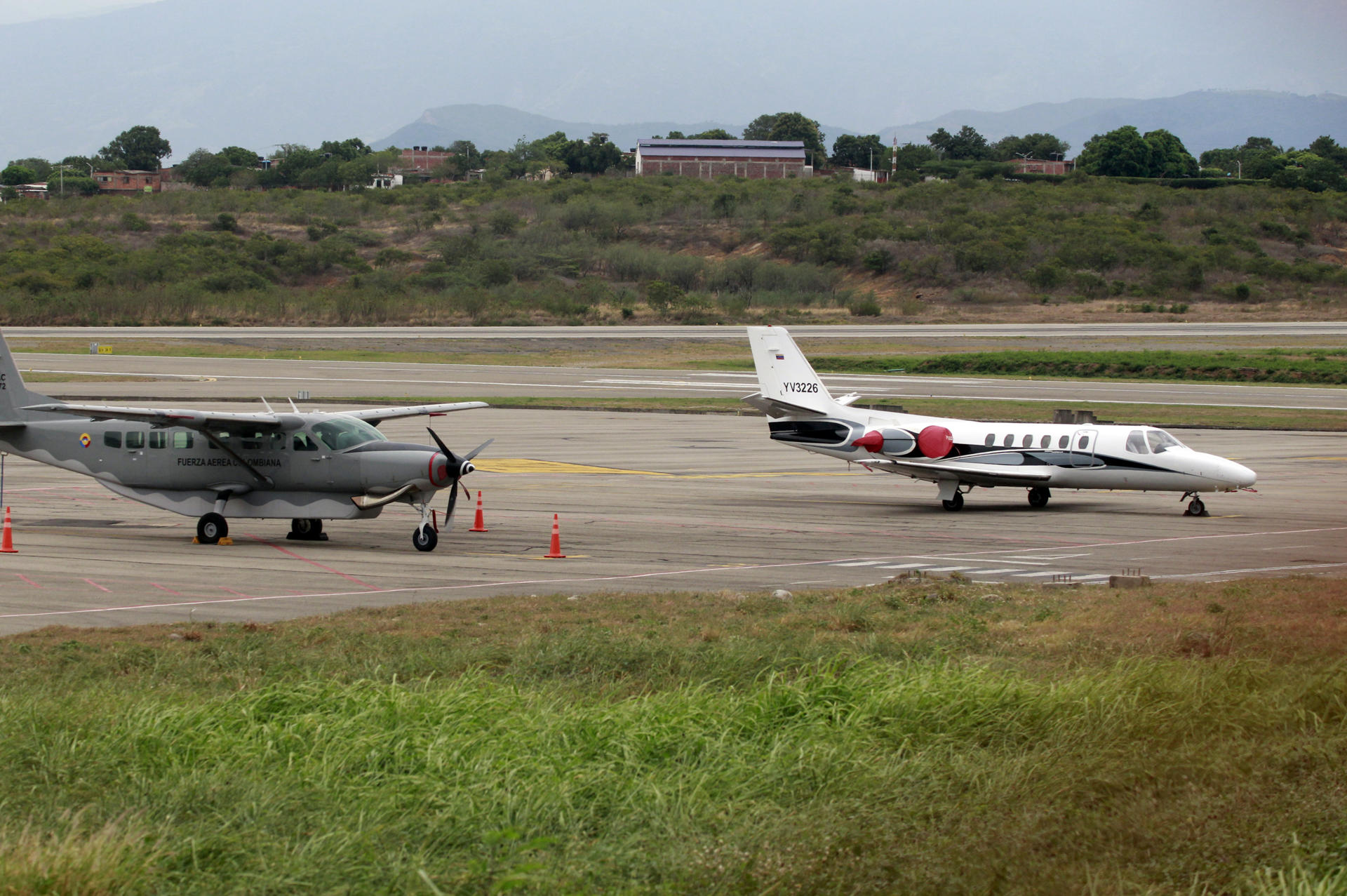 Identifican a los cinco tripulantes del avión venezolano que aterrizó en Cúcuta