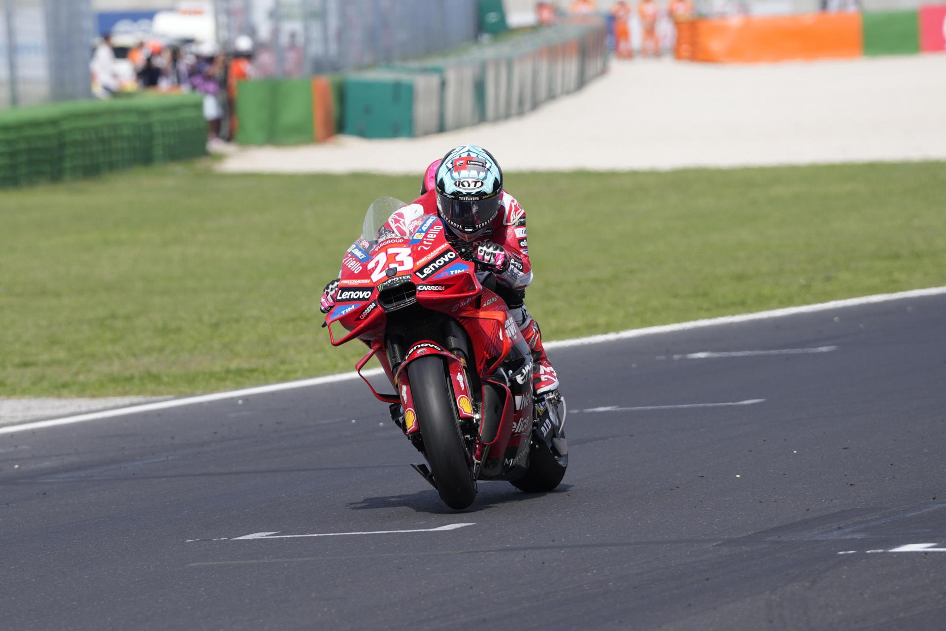 Enea Bastianini logró polémica victoria en MotoGP durante la última vuelta