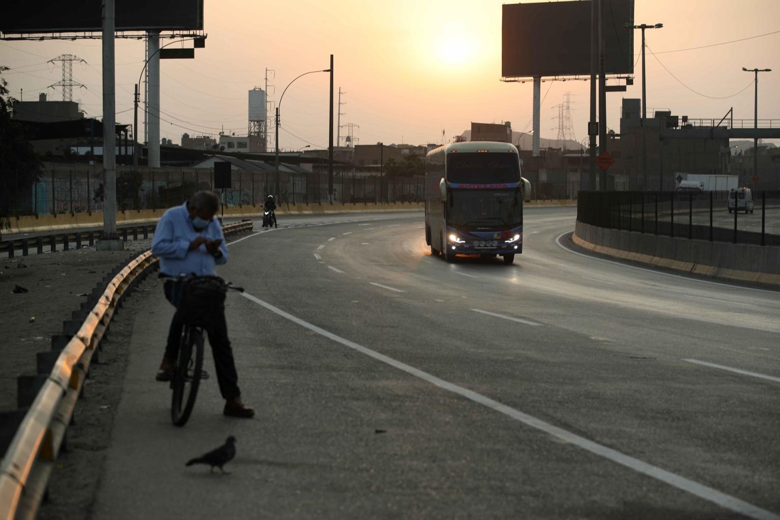 Comienza en Lima un paro de transportistas para denunciar las extorsiones que sufren