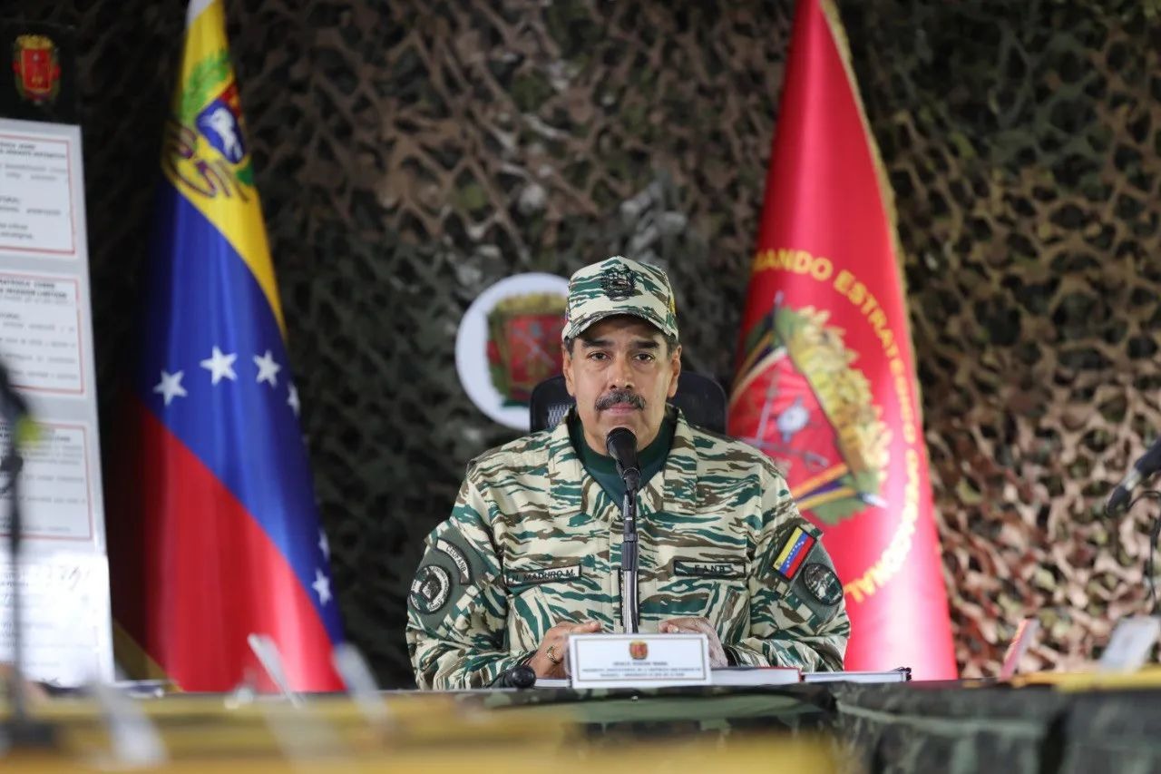 Maduro se disfrazó de militar y dejó ver su estado de alerta ante supuestas agresiones