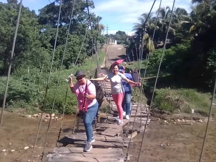 Puente colgante en Quebrada Seca de Barinas pone en riesgo la vida de los transeúntes