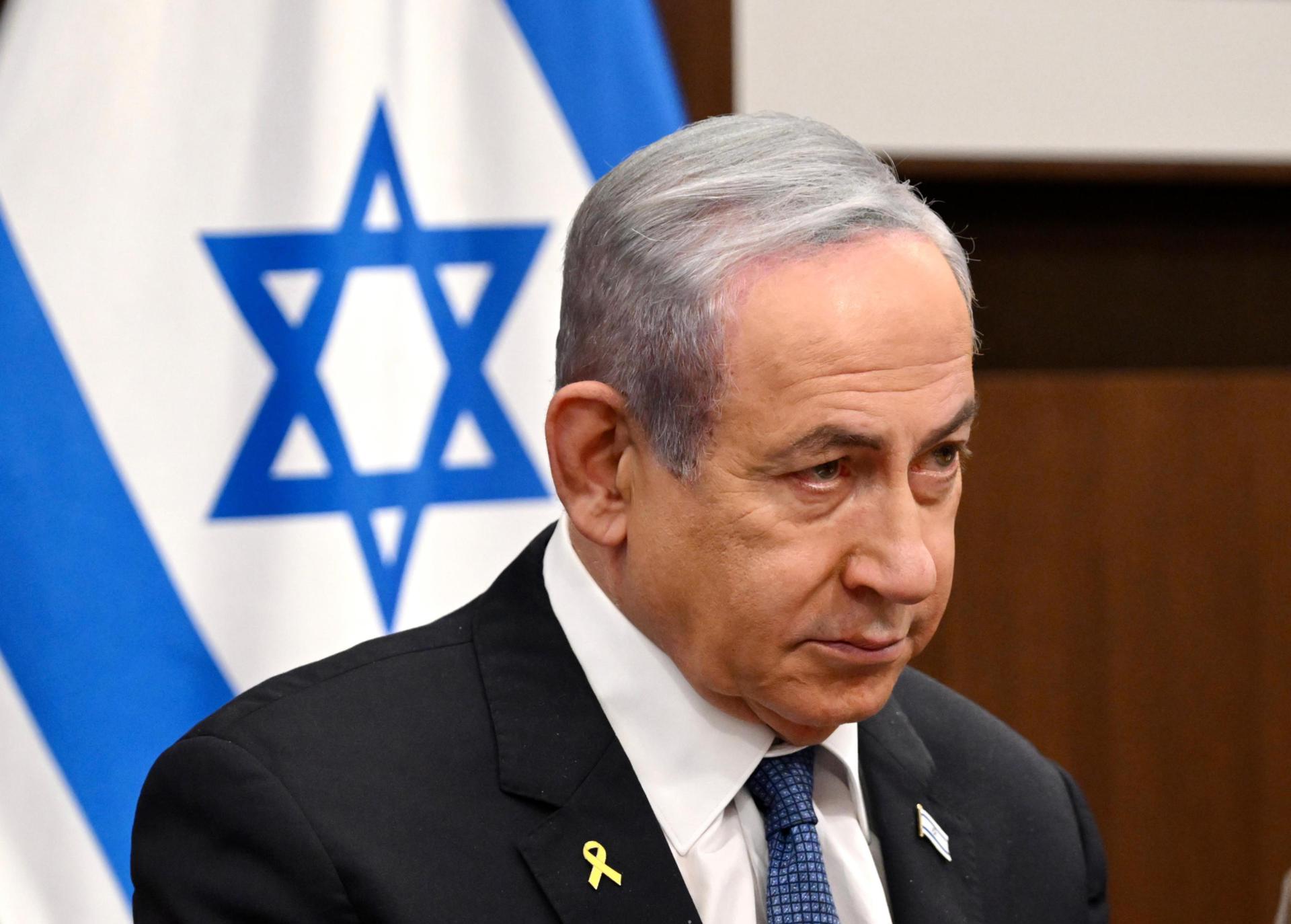 Fuerzas de seguridad de Israel informaron que dos bengalas cayeron frente a la casa de Netanyahu