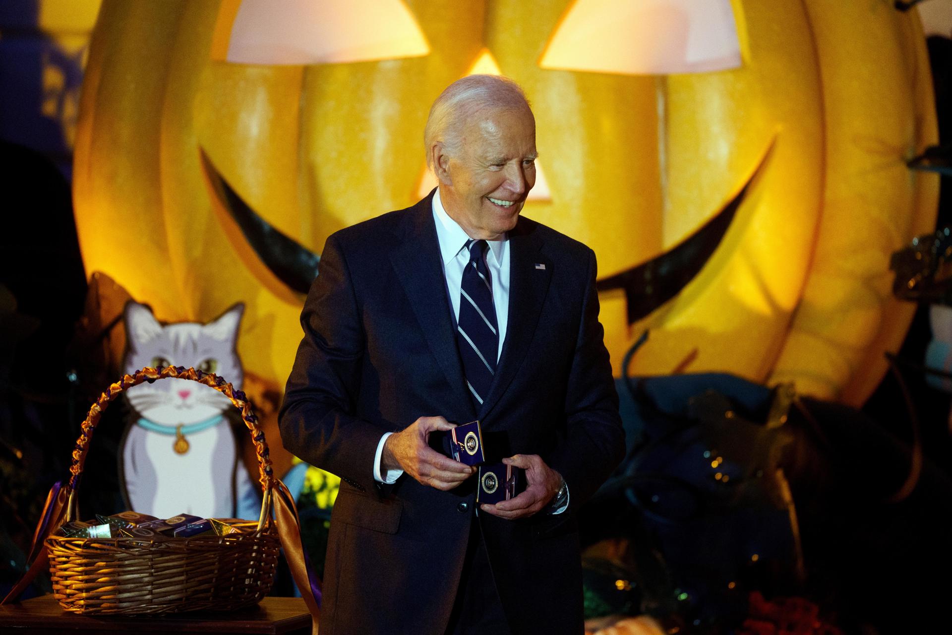 Joe Biden y su esposa Jill celebran su último Halloween en la Casa Blanca