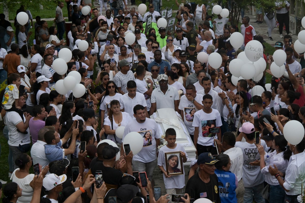 Miles de personas acompañaron funeral de la niña Sofía Delgado en Colombia