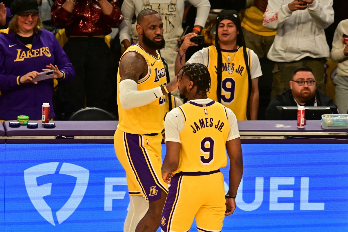 LeBron James y su hijo Bronny hicieron historia en el arranque de temporada de la NBA