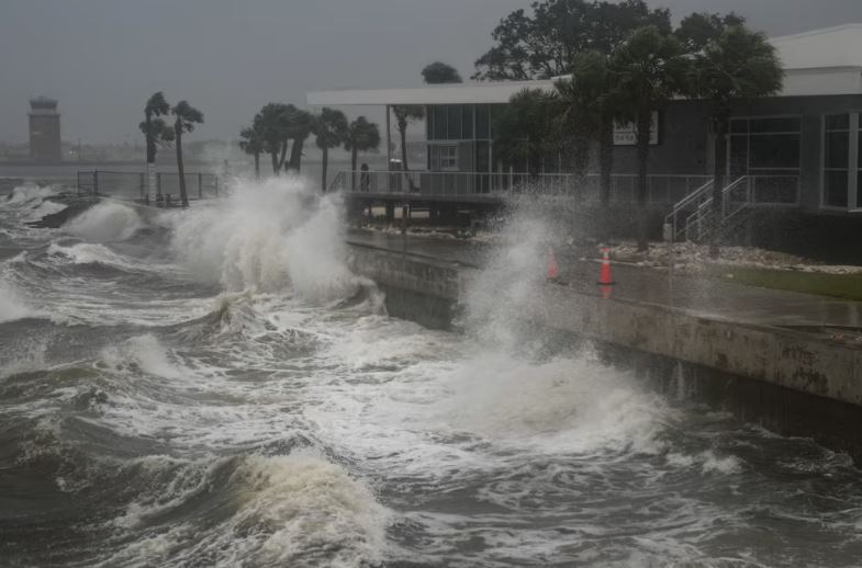 Huracán Milton dejó a más de tres millones de personas sin servicio eléctrico en Florida (VIDEO)