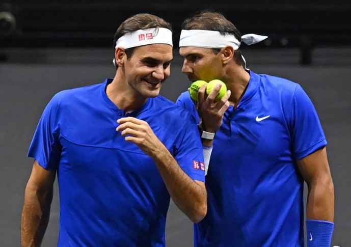 “¡Qué carrera Rafa! Ha sido un inmenso honor”, dice Federer tras el anuncio de retirada de Nadal