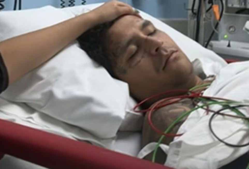 Christian Nodal es hospitalizado de emergencia