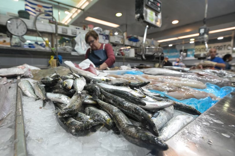 Ni salmón ni atún: cuál es el pescado que reduce el colesterol, es bueno para la piel y fácil de digerir