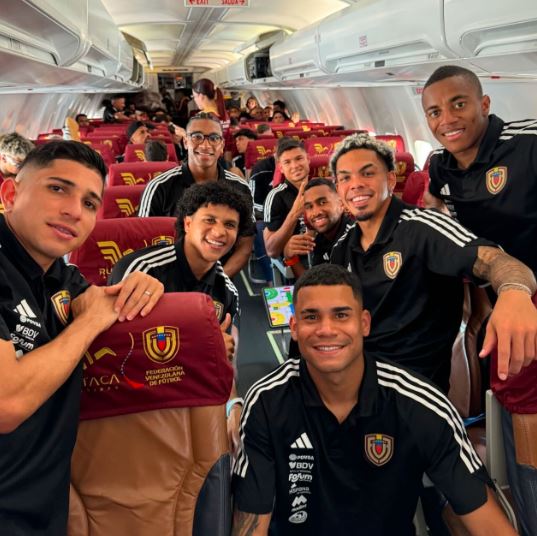 Jugadores de La Vinotinto partieron rumbo a Paraguay para conseguir la victoria