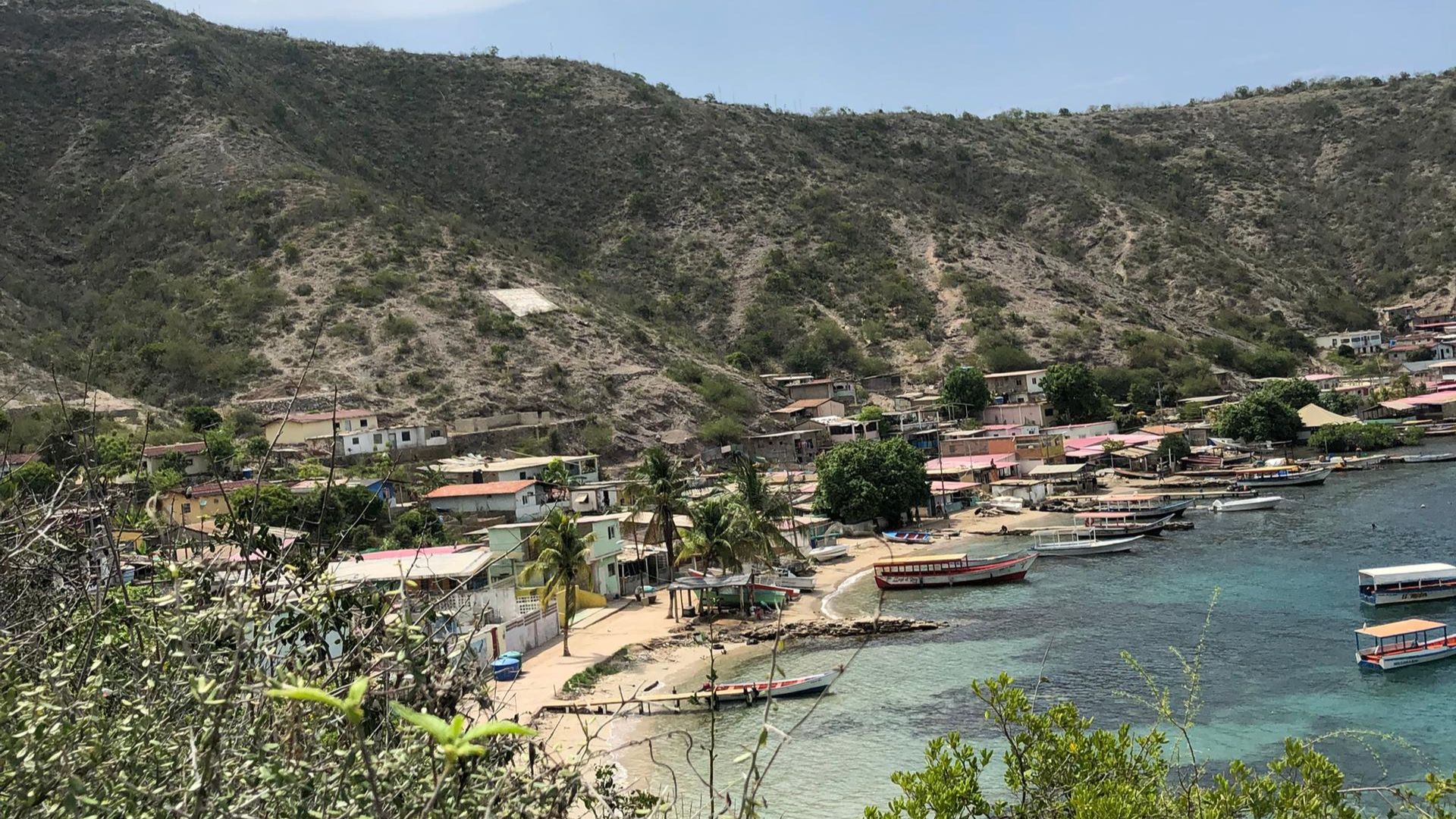 Isla Telésforo en Guanta, un paraíso a oscuras “porque Corpoelec se olvidó de nosotros”