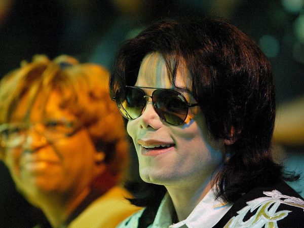 Subastaron una colección inédita de obras supuestamente creadas por Michael Jackson