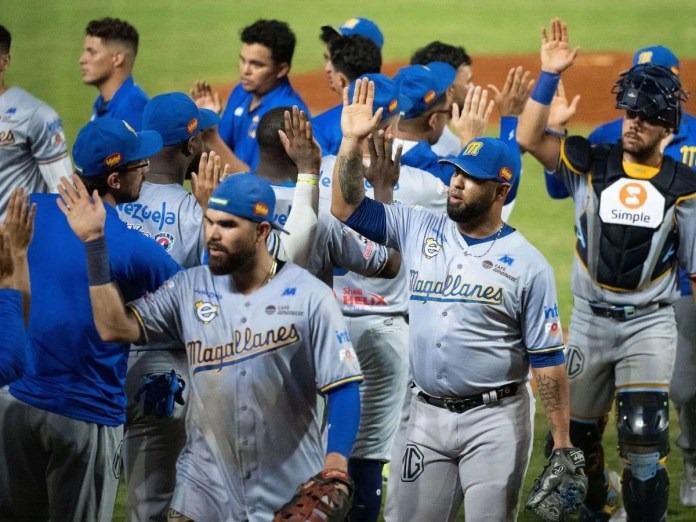 Magallanes no tuvo piedad frente a Leones y consiguió primera victoria en el Monumental