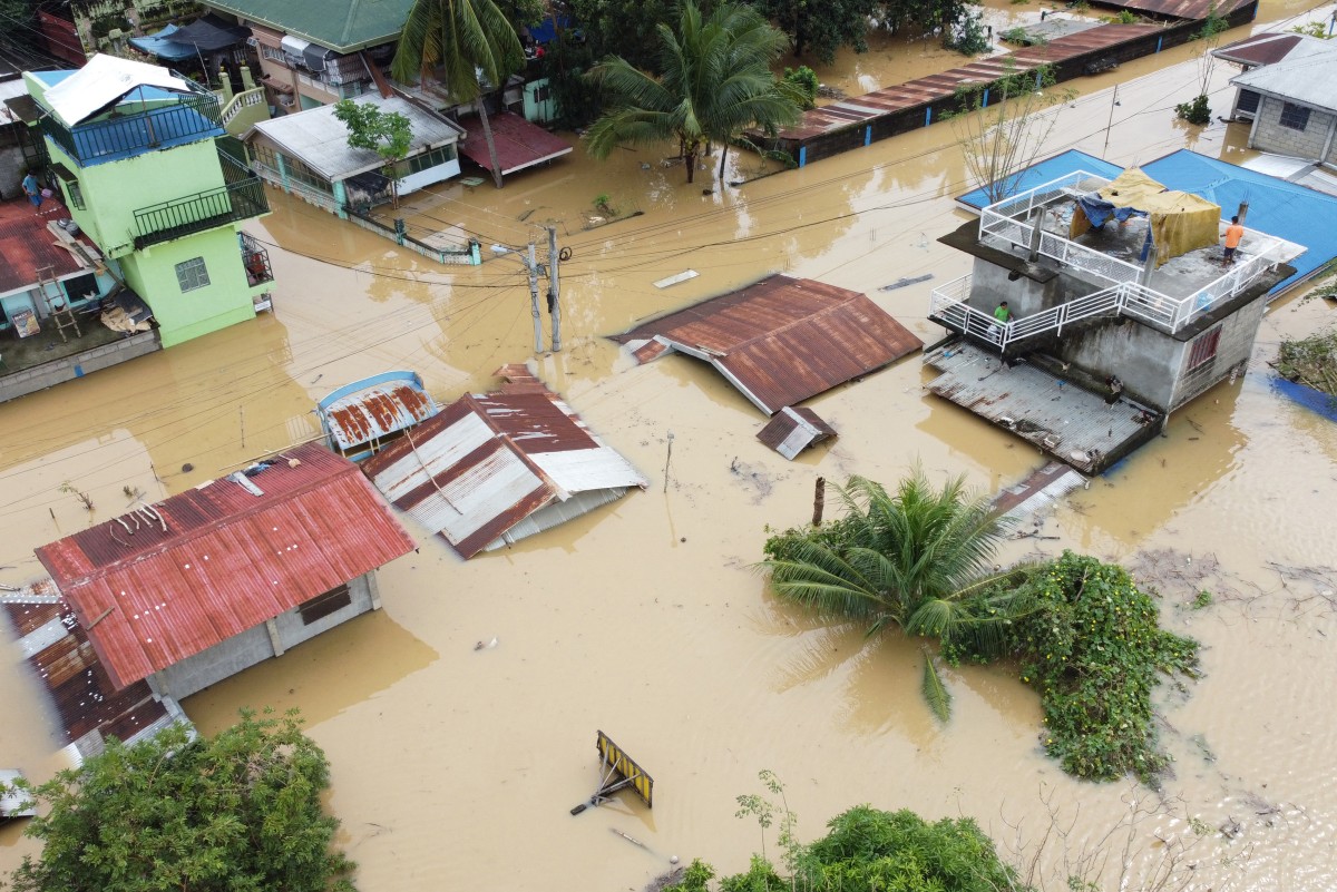 Al menos ocho muertos tras el paso del supertifón Man-yi en el norte de Filipinas