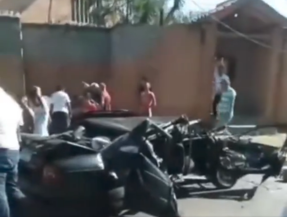 Un auto destrozado y múltiples heridos dejó accidente de tránsito en Margarita (VIDEO)