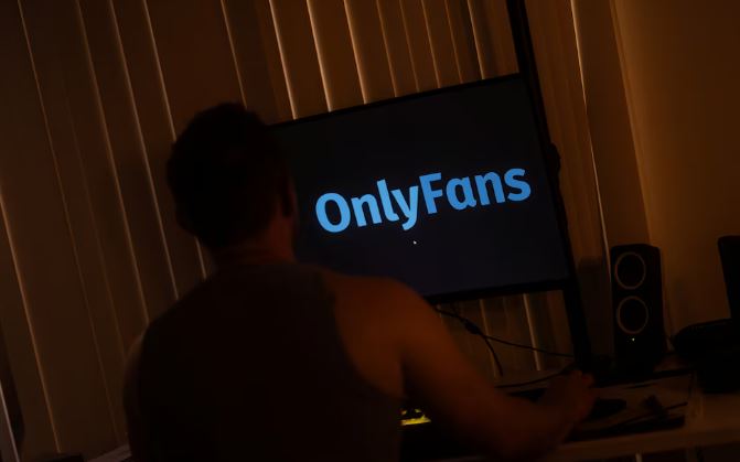 Condenaron a estadounidense que vendió pornografía infantil en OnlyFans y huyó a México