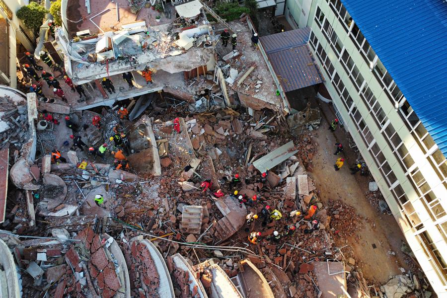 Aumentó la cifra de muertos por derrumbe de un hotel en Argentina