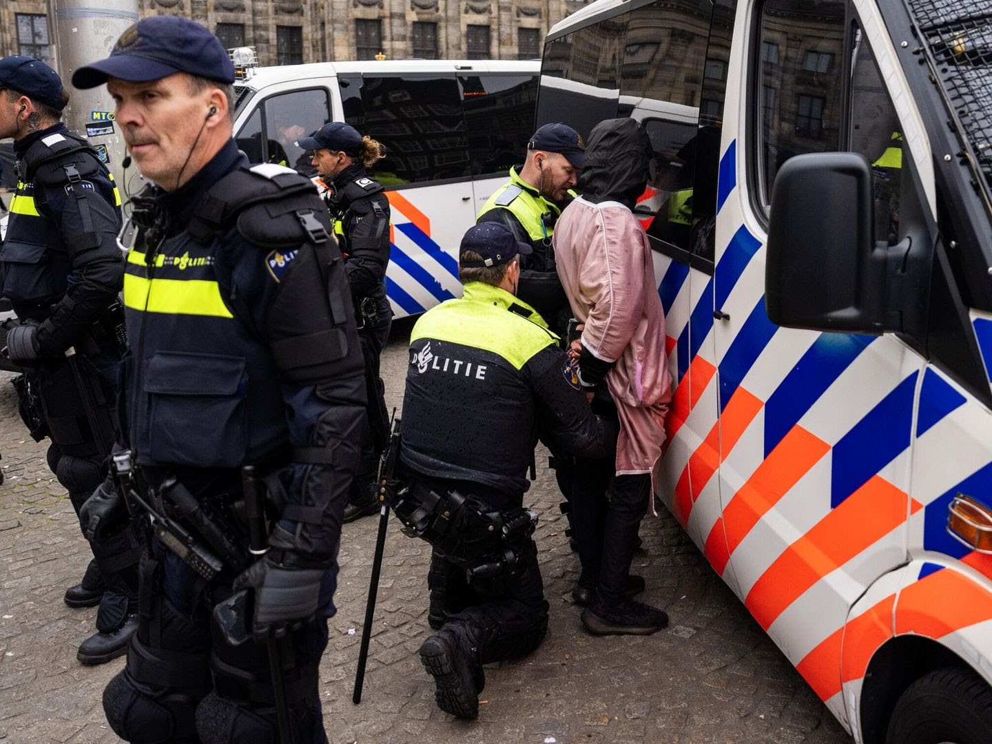 Detenidos un centenar de manifestantes propalestinos por incumplir prohibición de protestas en Ámsterdam