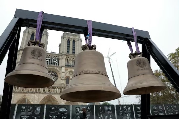 Las campanas de Notre Dame suenan en París por primera vez desde el incendio de 2019