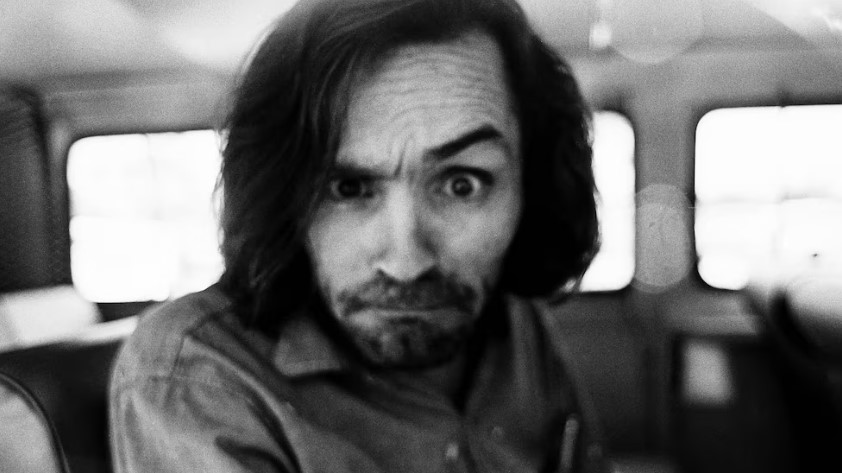 Charles Manson cumpliría 90 años: los crímenes, el juicio y la falta de arrepentimiento que lo acompañó hasta su muerte