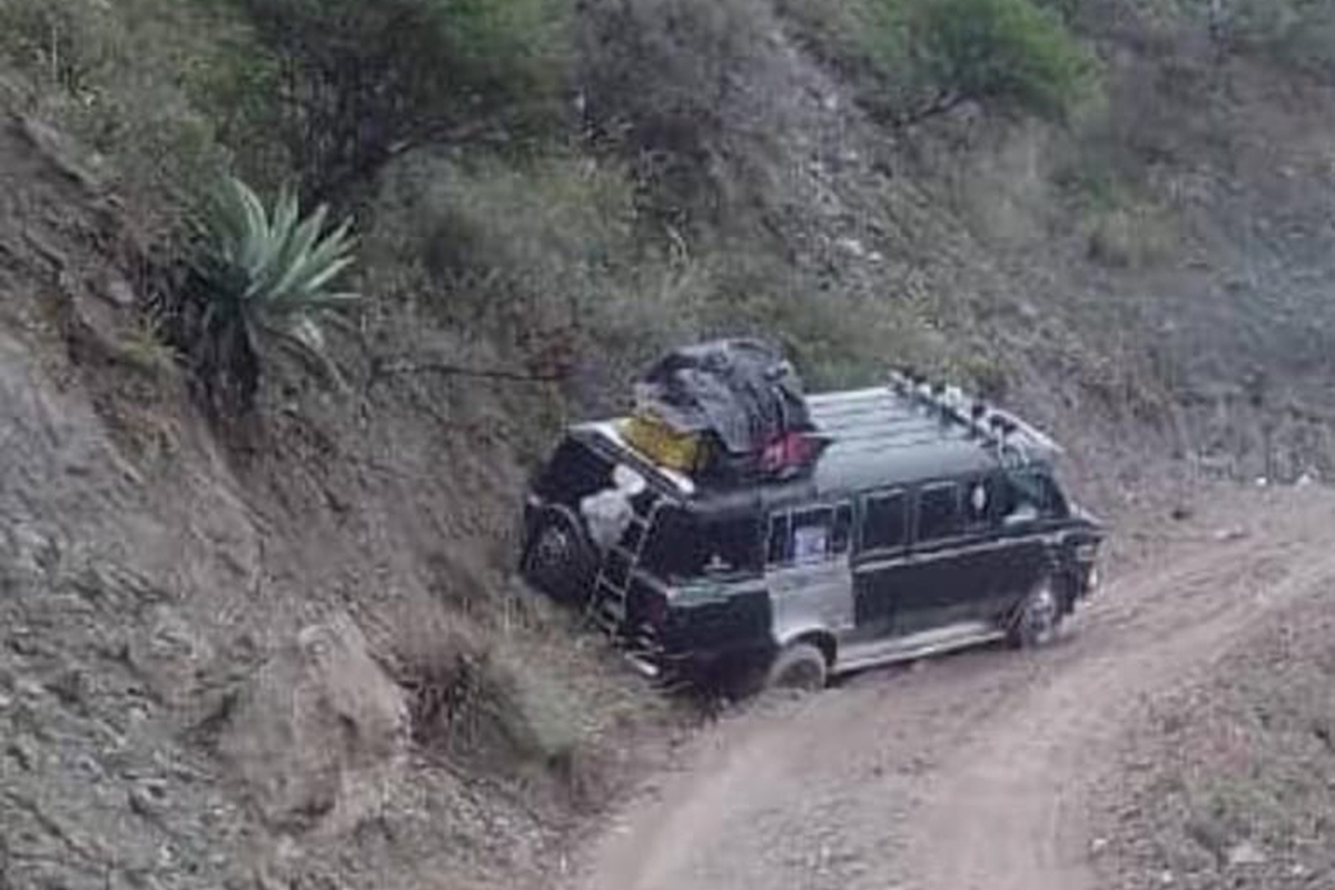 Vía alterna hacia los Pueblos del Sur de Mérida “pende de un hilo” y pone en peligro a cientos de transeúntes