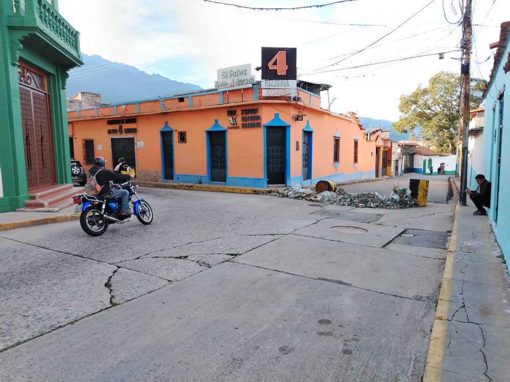 Centro de Mérida lleva un año esperando a que finalicen obras del muro de talud que cedió por las lluvias