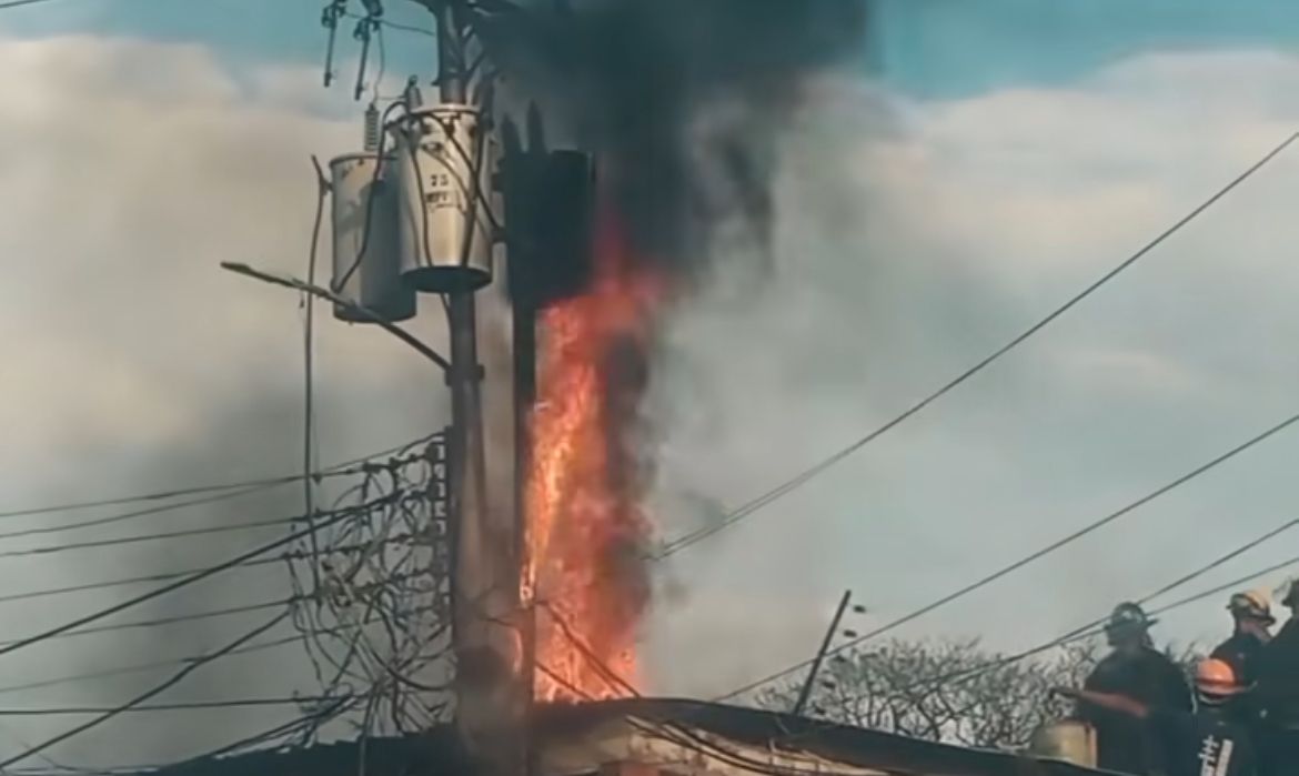 Explotó otro vez un transformador en el centro de San Juan de los Morros (VIDEO)