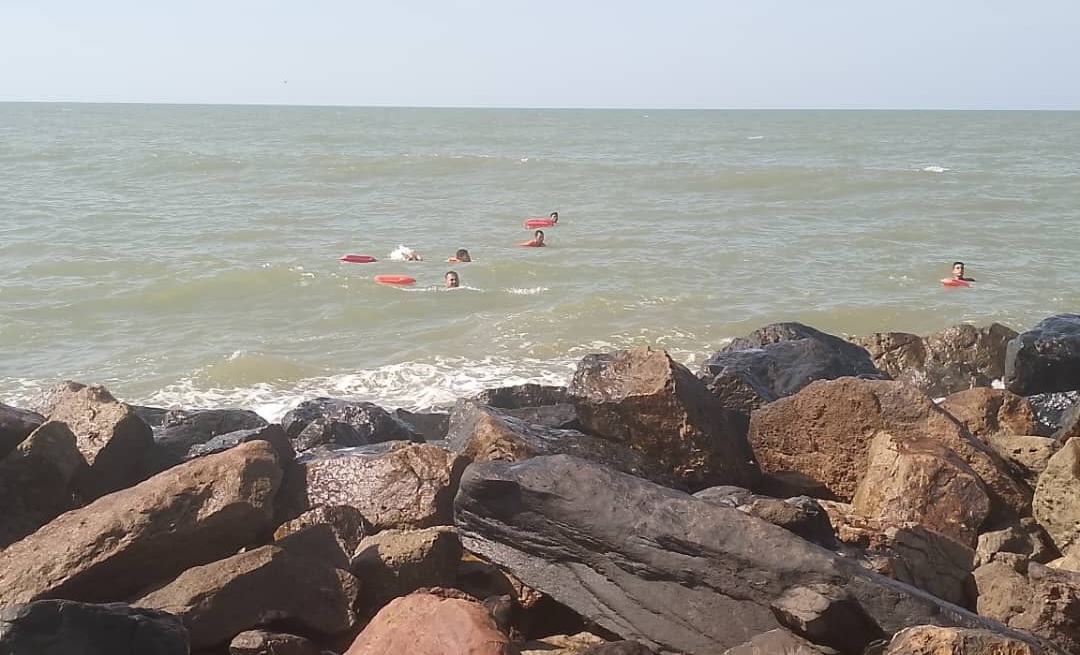 Muere adolescente al bañarse en playas de Puerto Píritu durante fuerte oleaje