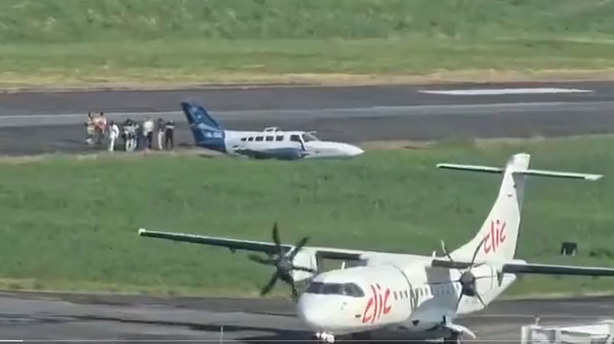 Avioneta se salió de la pista y provocó momentos de pánico en aeropuerto de Medellín (VIDEO)