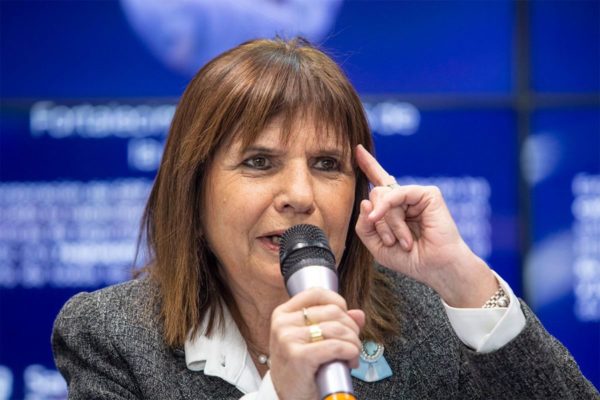 Patricia Bullrich lanzó dura advertencia a Diosdado Cabello si no liberan pronto al gendarme argentino