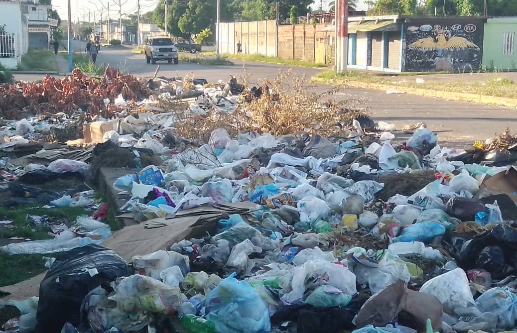 Sectores de Maturín adornados con cerros de basura por la negligencia del chavismo