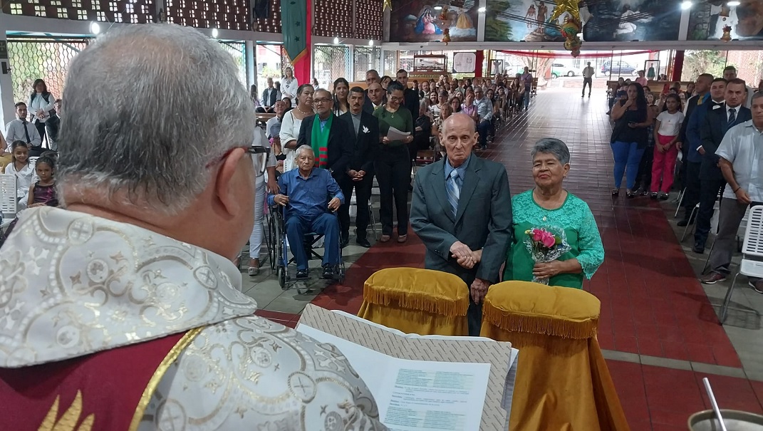 Diez parejas tachirenses se prometieron amor en una ceremonia de matrimonios comunitarios