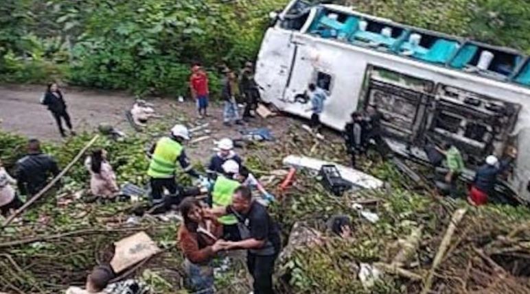 Tragedia en Colombia: autobús cayó por abismo y causó la muerte de al menos 12 personas